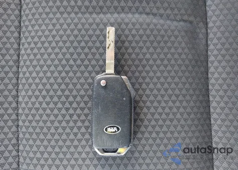 2020 Kia Soul Lx z USA, uszkodzony, nr VIN KNDJ23AU2L7702575